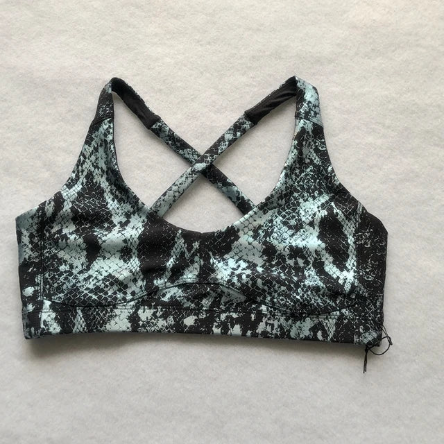 Woman‘s Retro Metallic Snake Gym Outfit