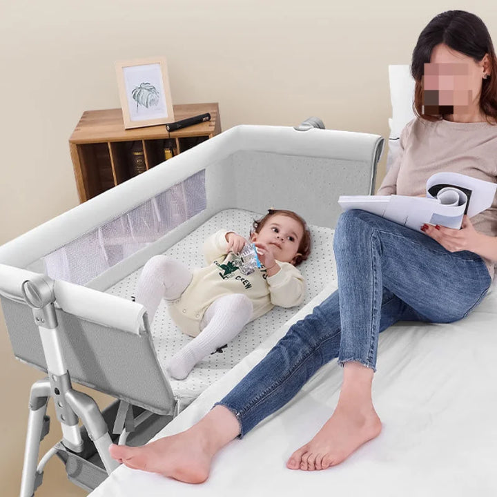 Foldable Baby Crib, Movable Baby Rocking Bed, Spliced Large Bed, Multifunctional, Foldable, Adjustable Height, Spliced